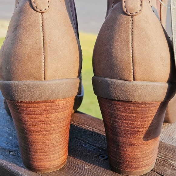 BEARTRAPS POSTURE Women's brown high heel boots that help promote better posture - Picture 8 of 14